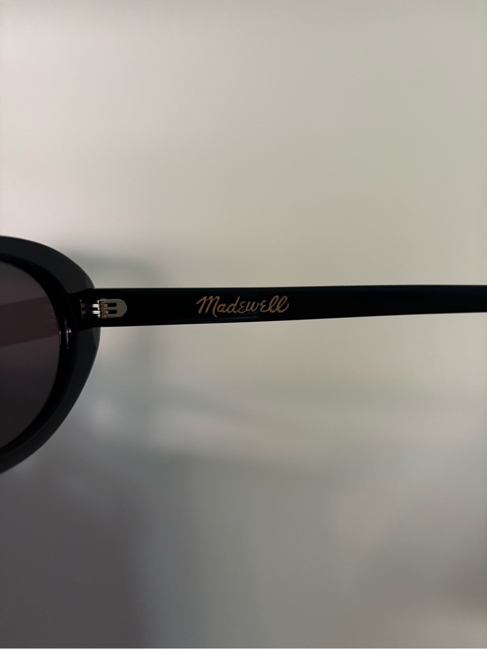Madewell Russell Oval Black Sunglasses - Picture 4 of 5